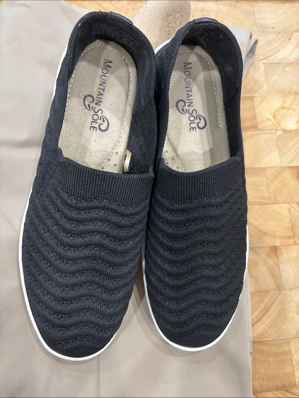 Mountain Sole Women’s Black Slip-On Knit Slippers